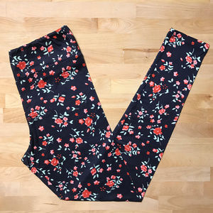 🛍 SALE 💰 Floral on navy yoga waistband leggings